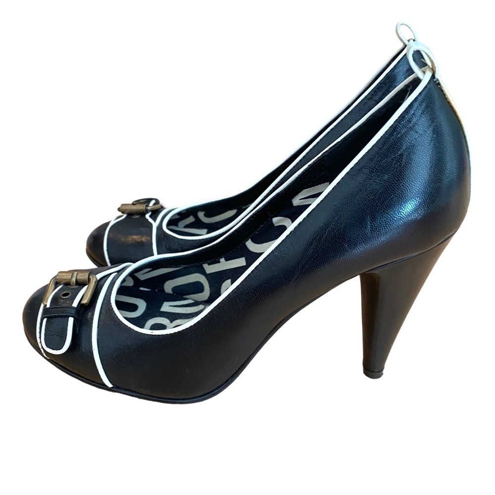 Marc Jacobs Leather Black & White Rounded Toe Pumps Heels